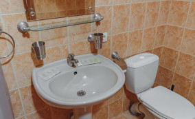 комната 8 три места туалет